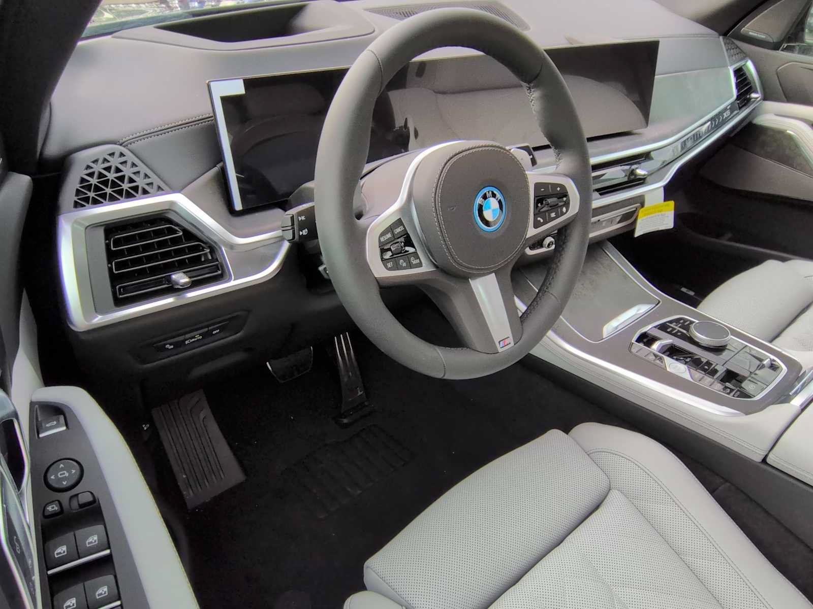 Used 2026 BMW X5 xDrive50e w/ M Sport Package AWD/4WD image 10