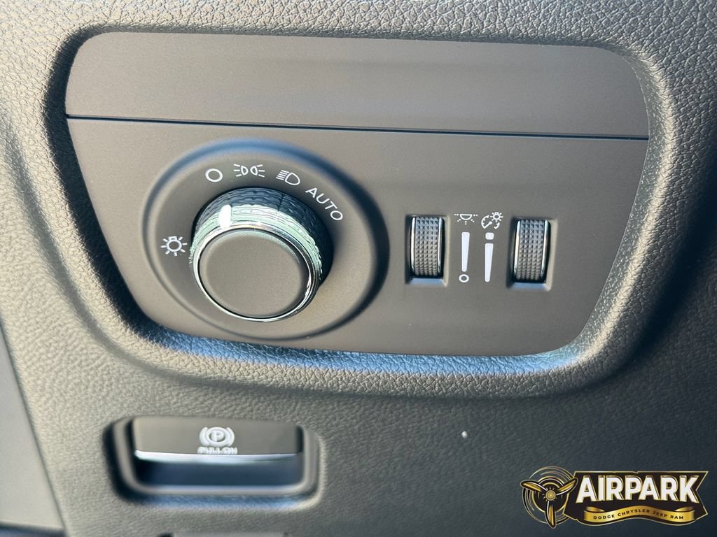 New 2026 Jeep Grand Cherokee Altitude RWD image 28