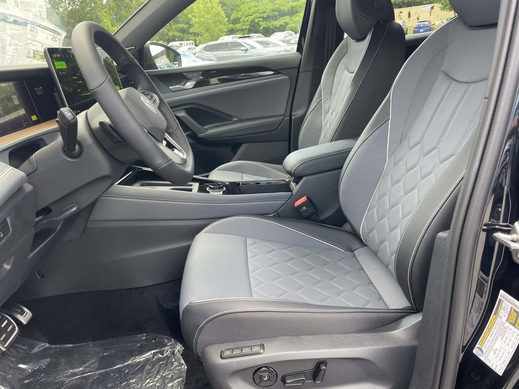 New 2026 Volkswagen Tiguan SEL R-Line AWD/4WD image 15