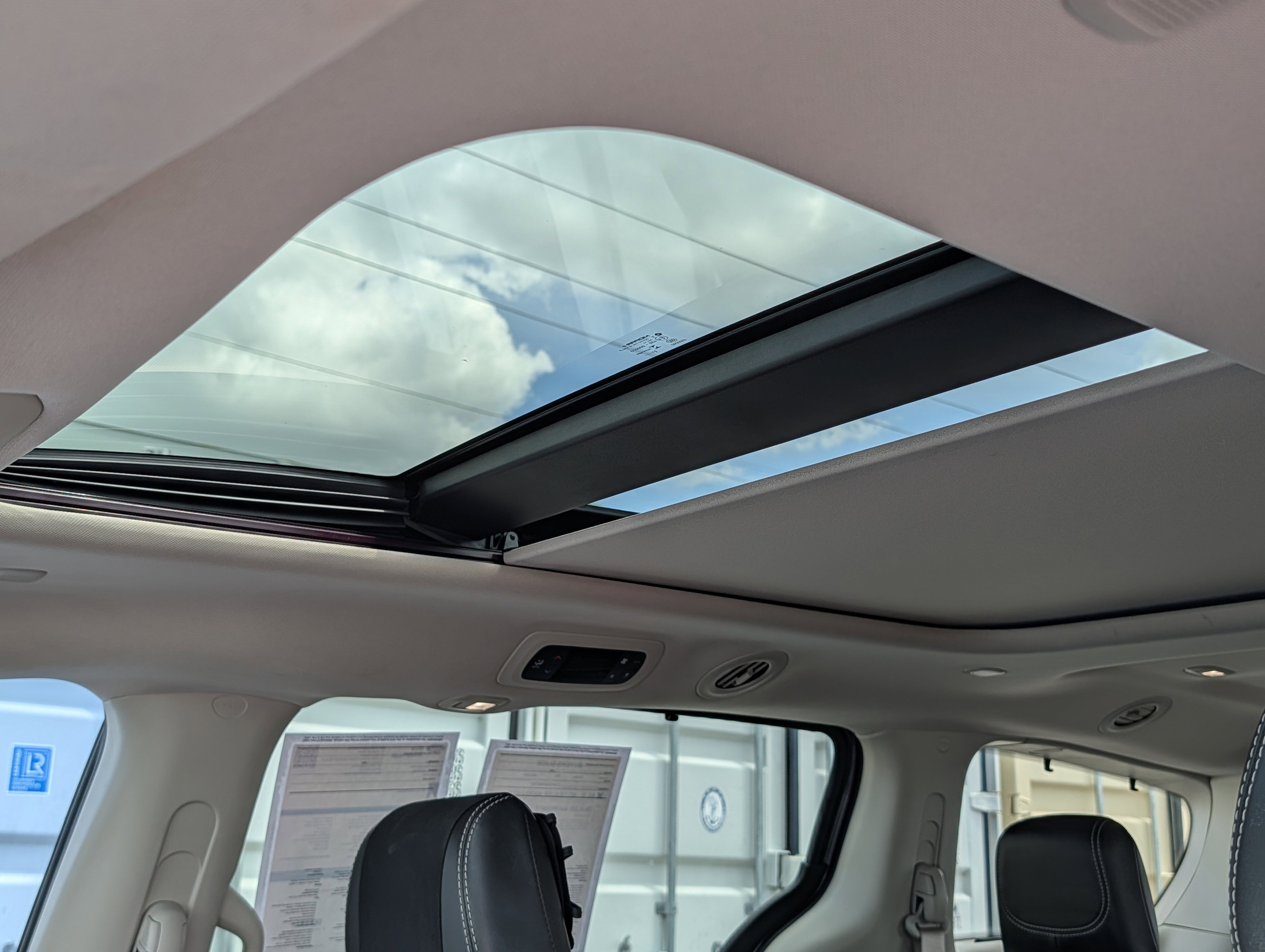 Used 2022 Chrysler Pacifica Limited FWD image 25