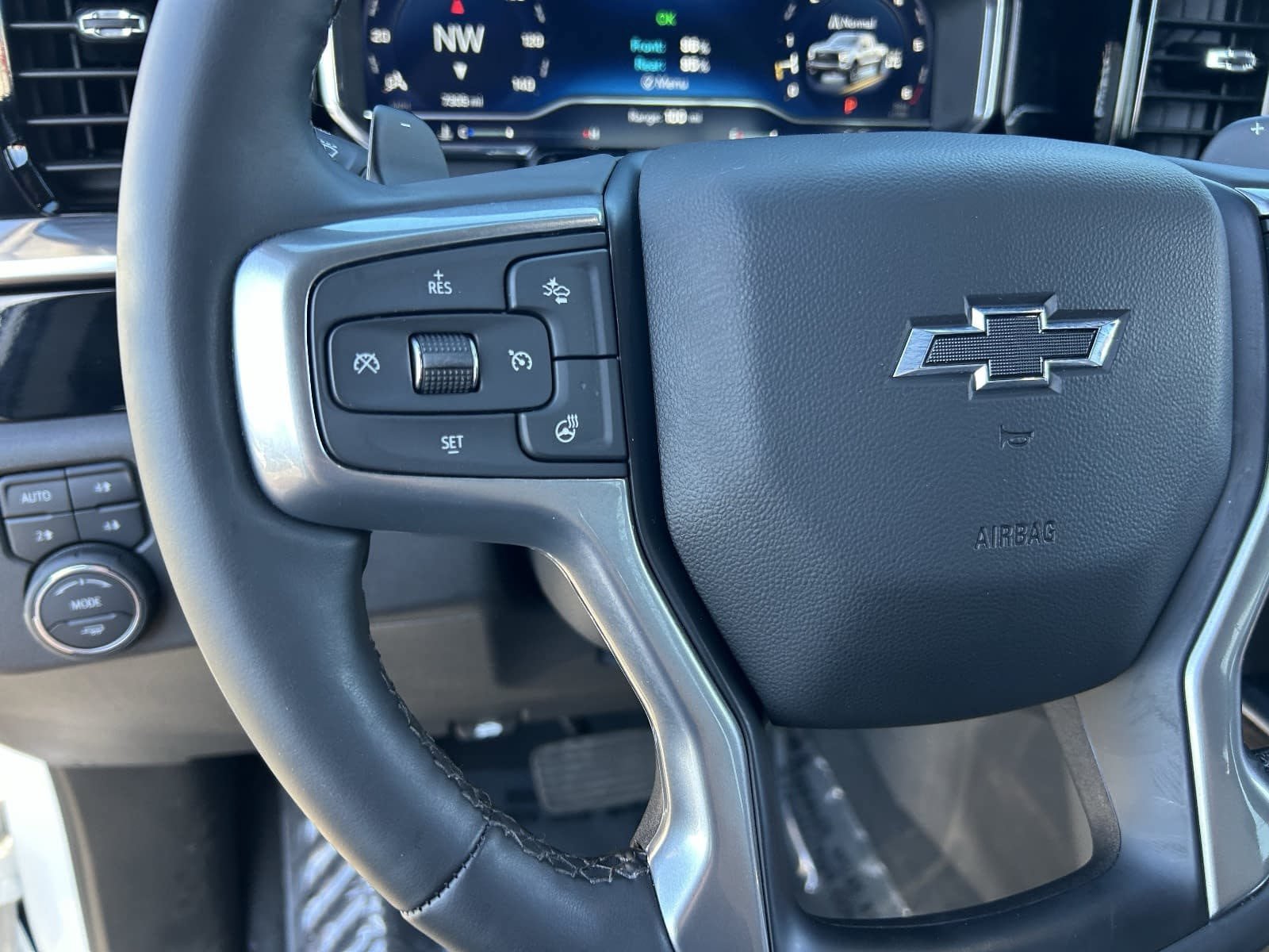 Used 2025 Chevrolet Silverado 1500 LT Trail Boss w/ Convenience Package II AWD/4WD image 27