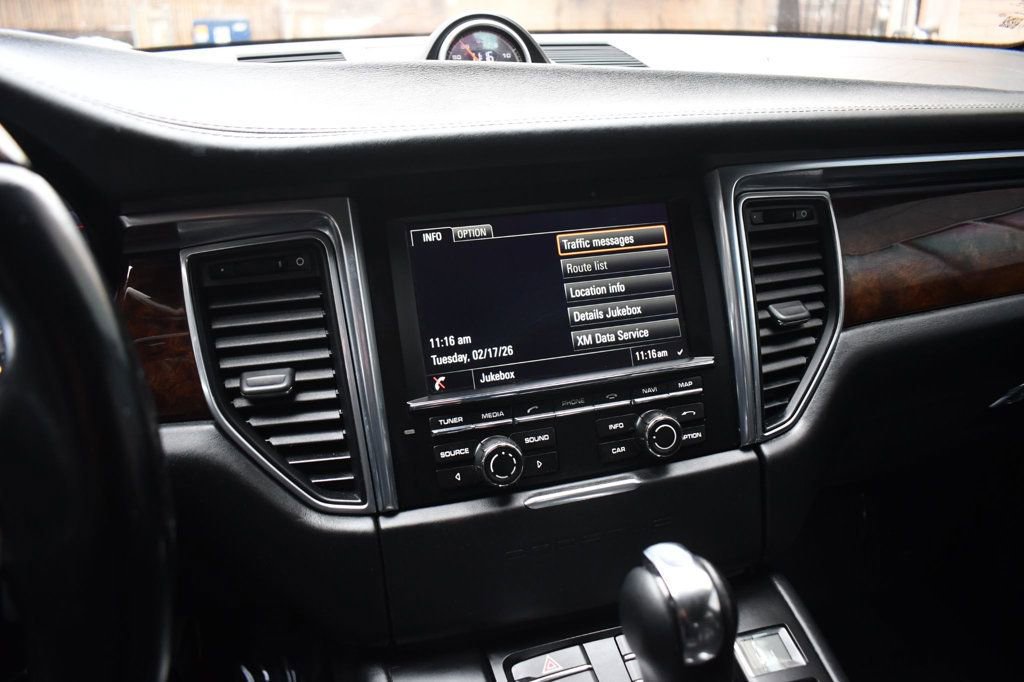 Used 2015 Porsche Macan Turbo image 19