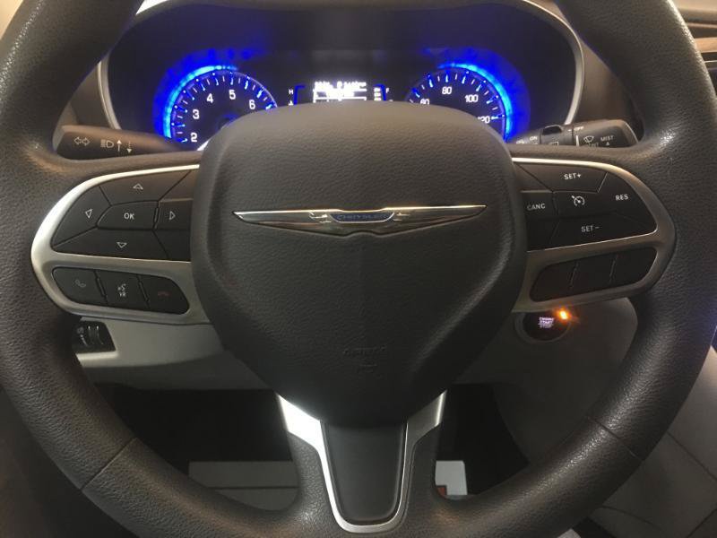 Used 2018 Chrysler Pacifica L FWD image 13