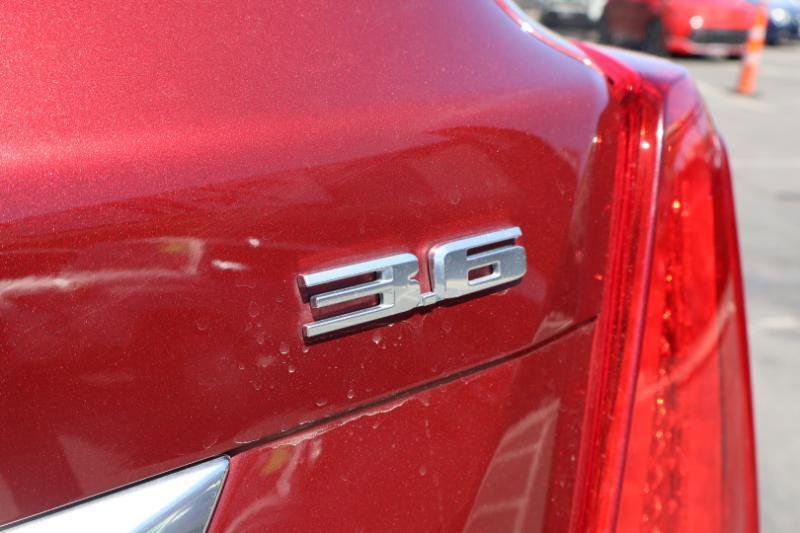 Used 2017 Cadillac XT5 Luxury w/ Driver Awareness Package FWD image 11