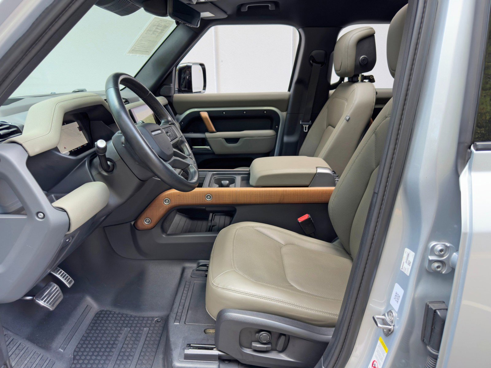 Used 2023 Land Rover Defender 110 X image 16