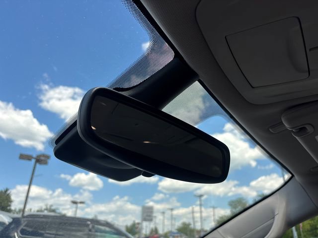 Used 2023 Chrysler Pacifica Touring-L FWD image 29