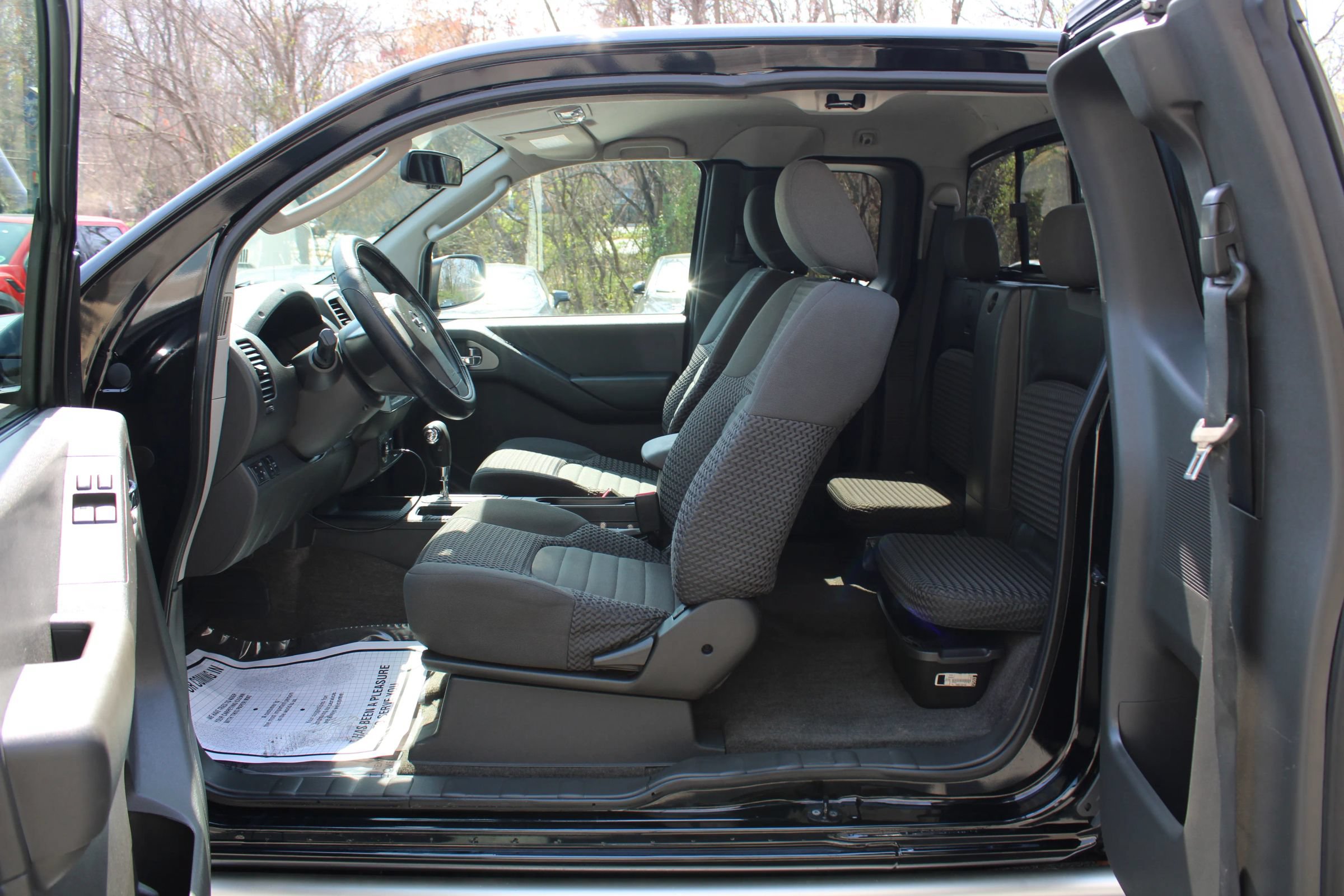 Used 2010 Nissan Frontier SE w/ SE Value Truck Pkg RWD image 20