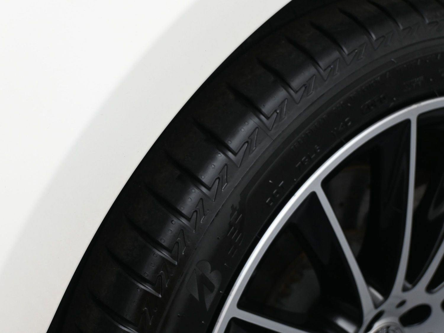 Used 2022 Mercedes-Benz S 580 4MATIC Sedan w/ AMG Line Package image 17