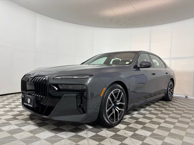 Used 2024 BMW i7 xDrive60 w/ Executive Package image 3