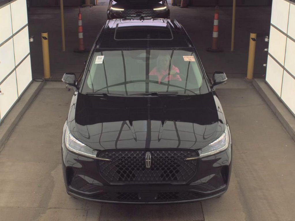 Used 2025 Lincoln Aviator AWD w/ Jet Appearance Package image 3