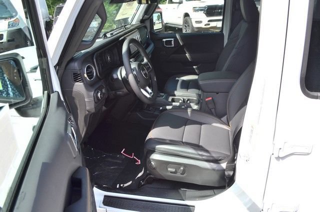 New 2026 Jeep Wrangler Unlimited Sahara AWD/4WD image 14