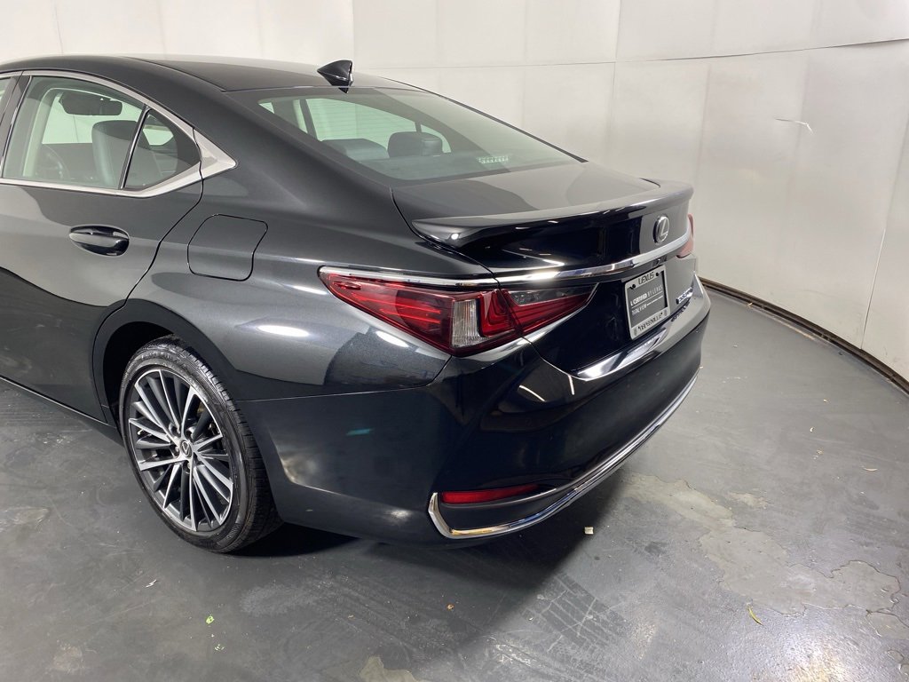 Certified 2023 Lexus ES 300h w/ Premium Package image 9