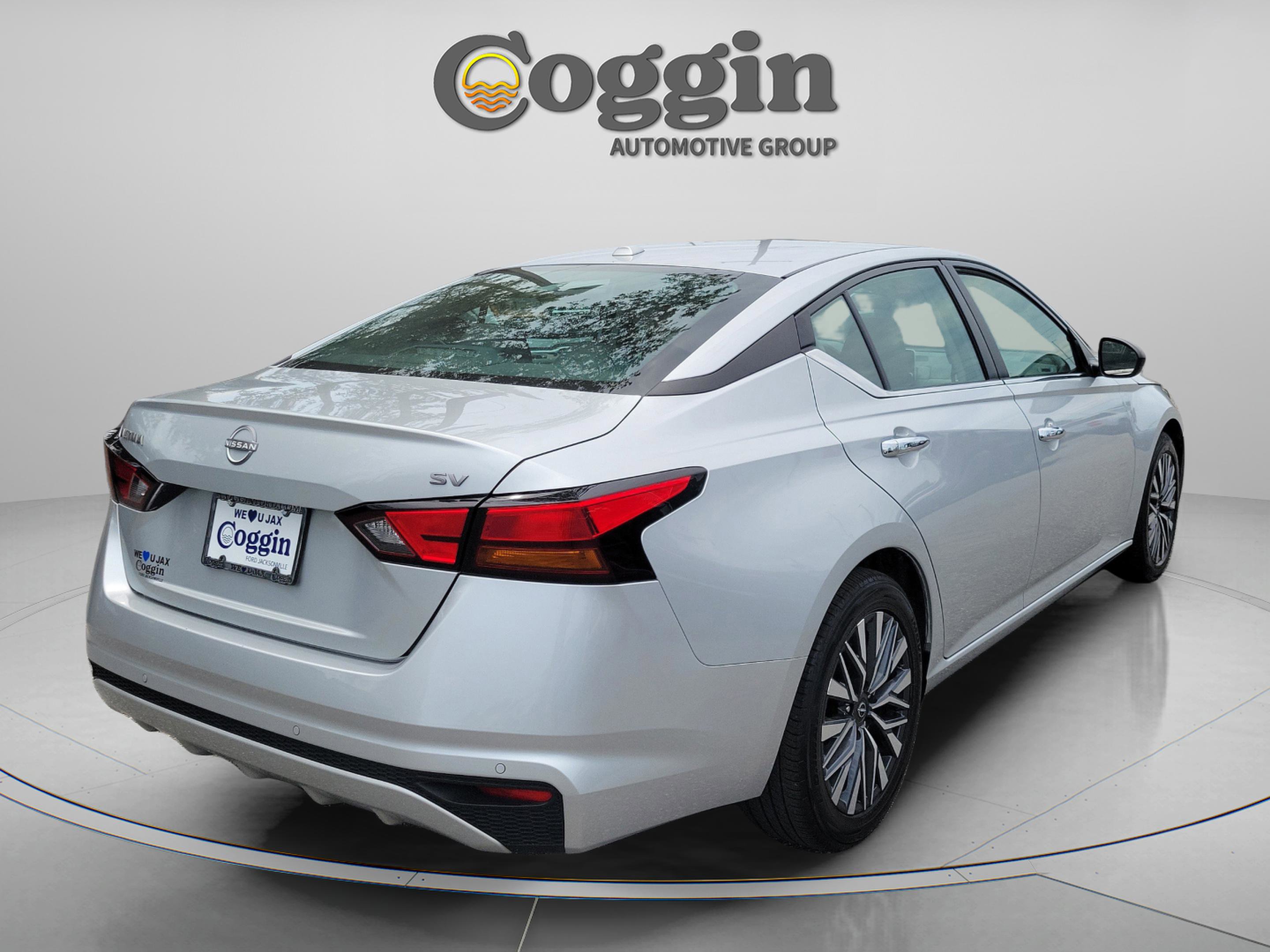 Used 2024 Nissan Altima 2.5 SV FWD image 3
