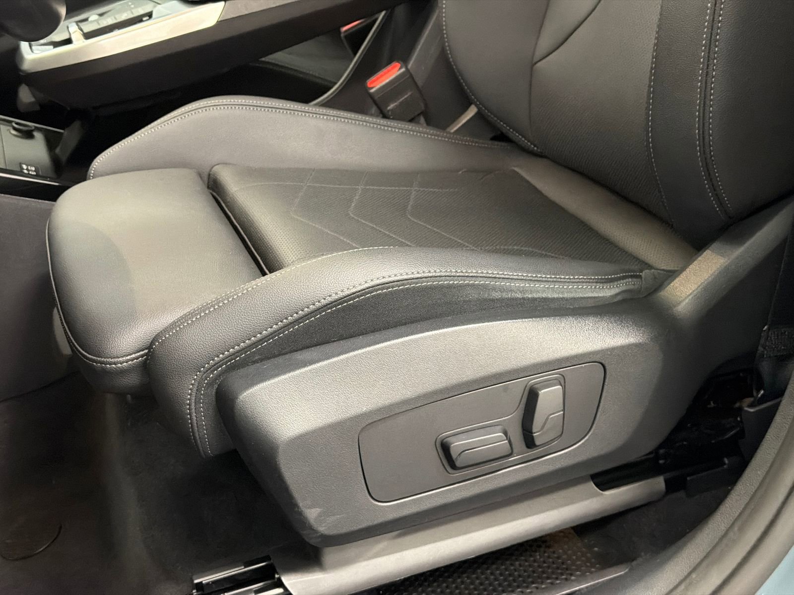 Used 2023 BMW X1 xDrive28i w/ Premium Package image 18