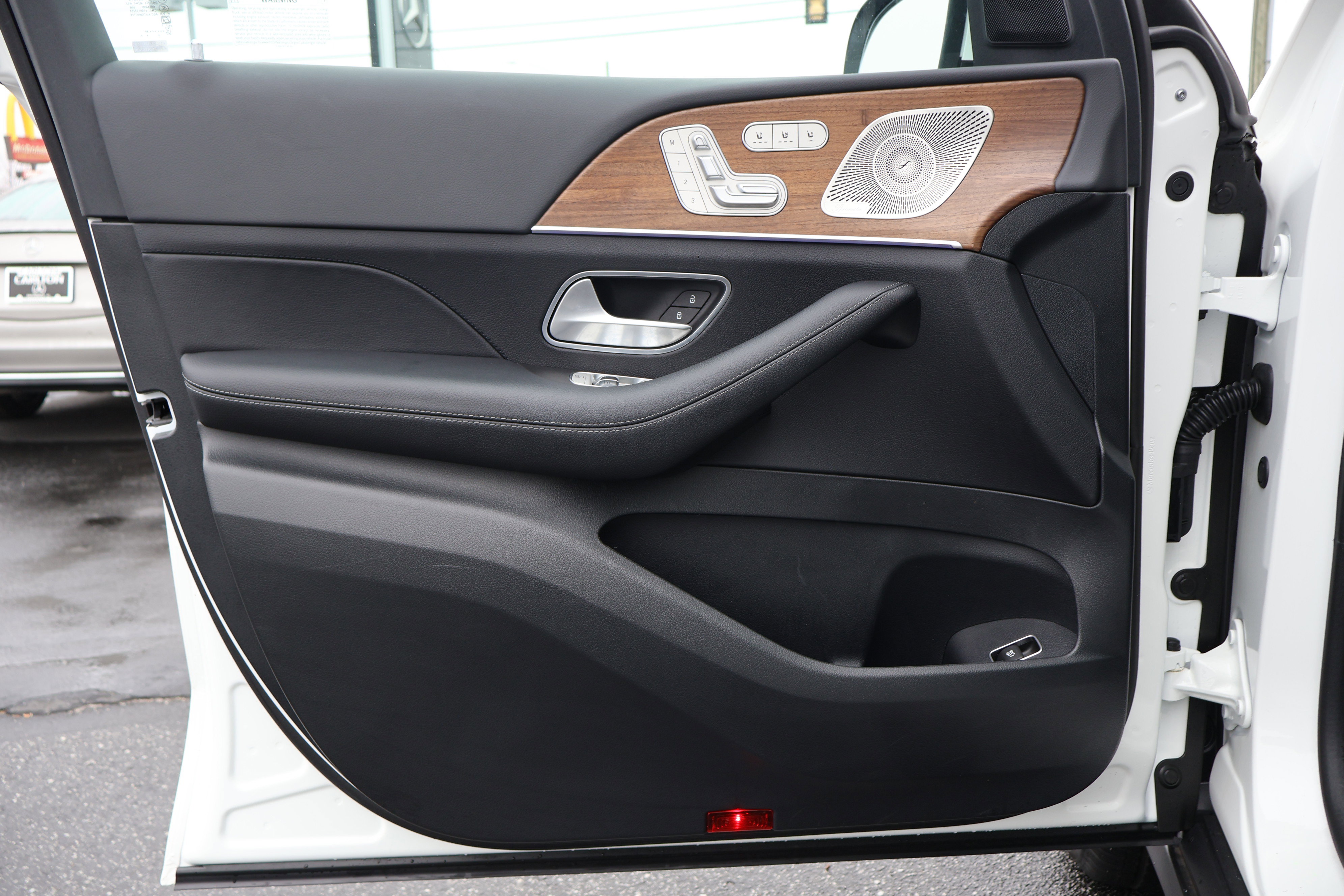 Used 2025 Mercedes-Benz GLE 350 4MATIC image 13