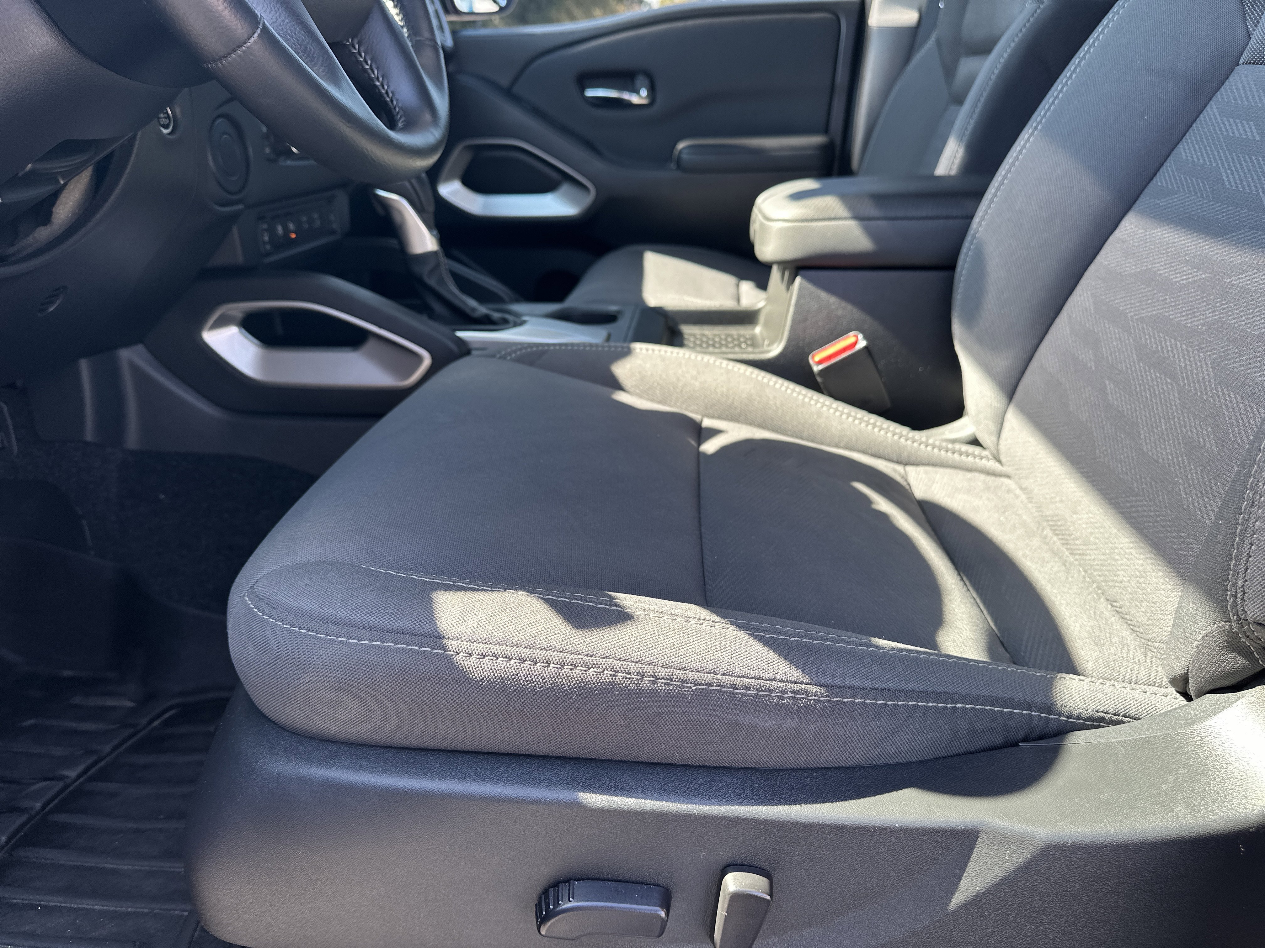 Used 2024 Nissan Frontier SV w/ SV Convenience Package image 10