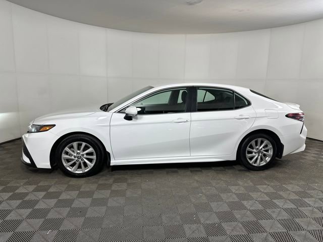 Used 2023 Toyota Camry SE image 6
