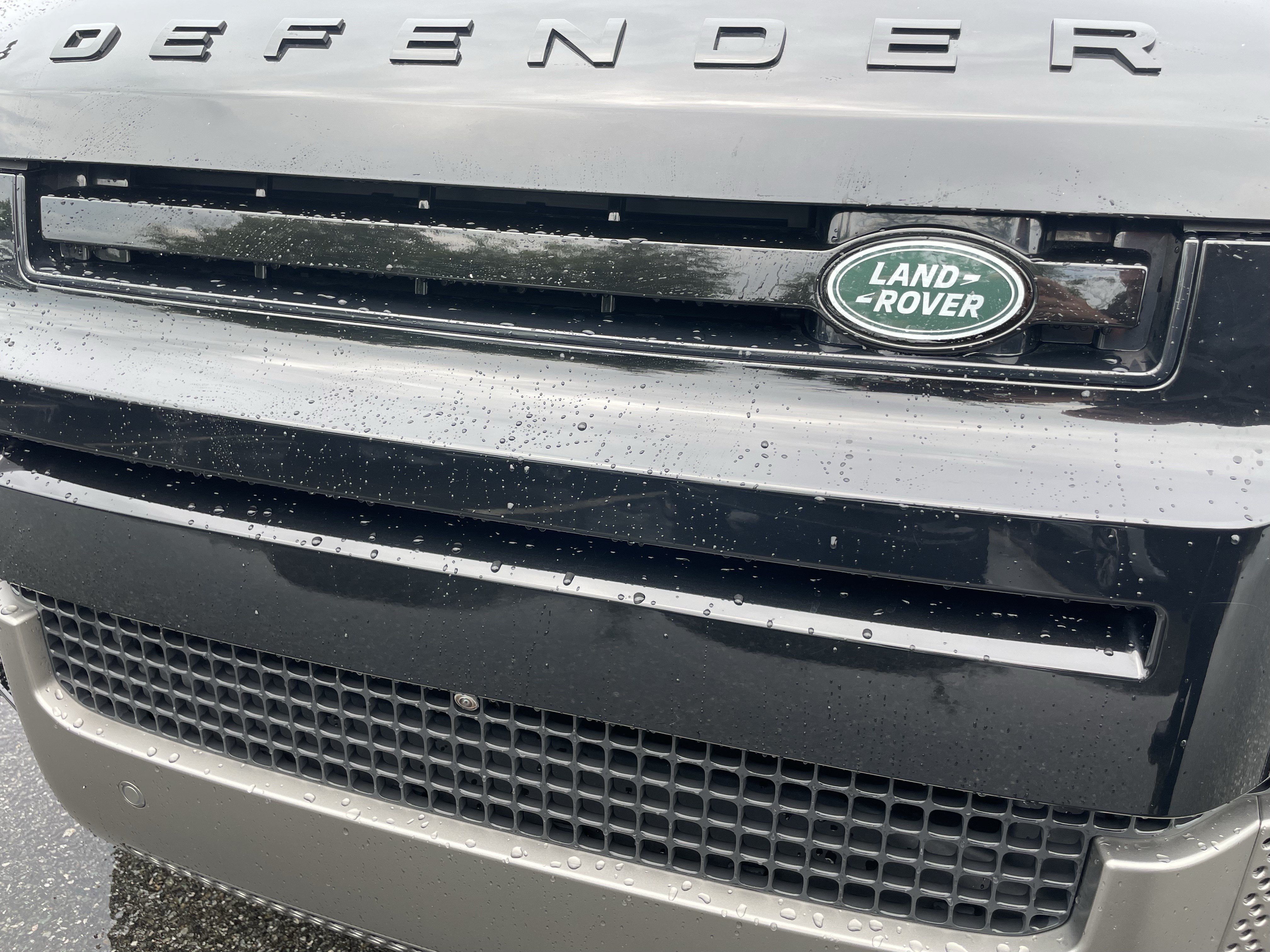 Used 2025 Land Rover Defender 110 X-Dynamic SE AWD/4WD image 34