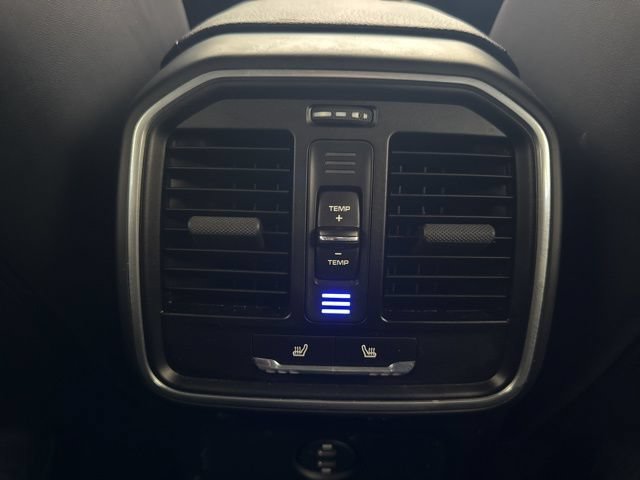 Used 2023 Porsche Macan AWD/4WD image 18