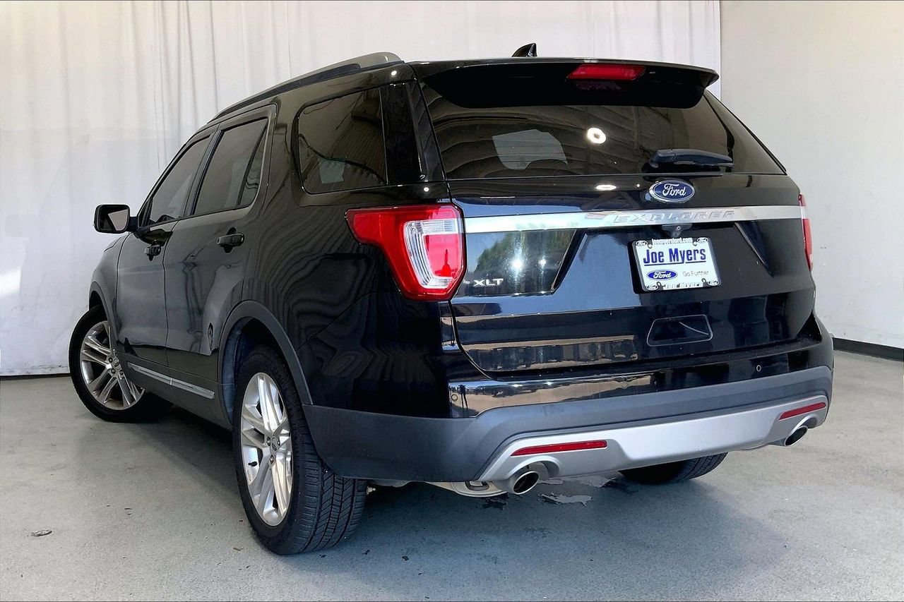 Used 2017 Ford Explorer XLT w/ Equipment Group 202A FWD image 5