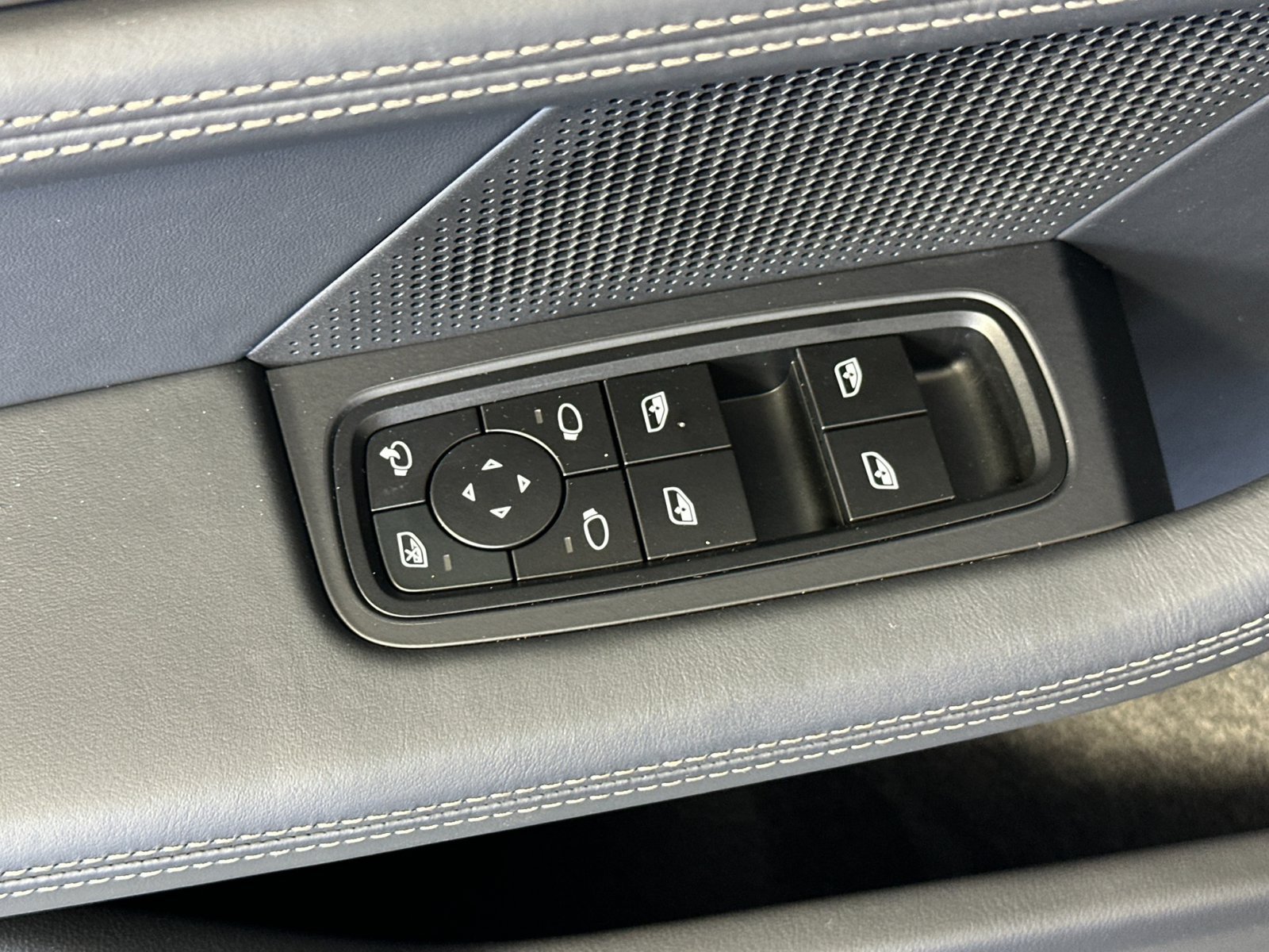 New 2026 Porsche Taycan Turbo AWD/4WD image 13