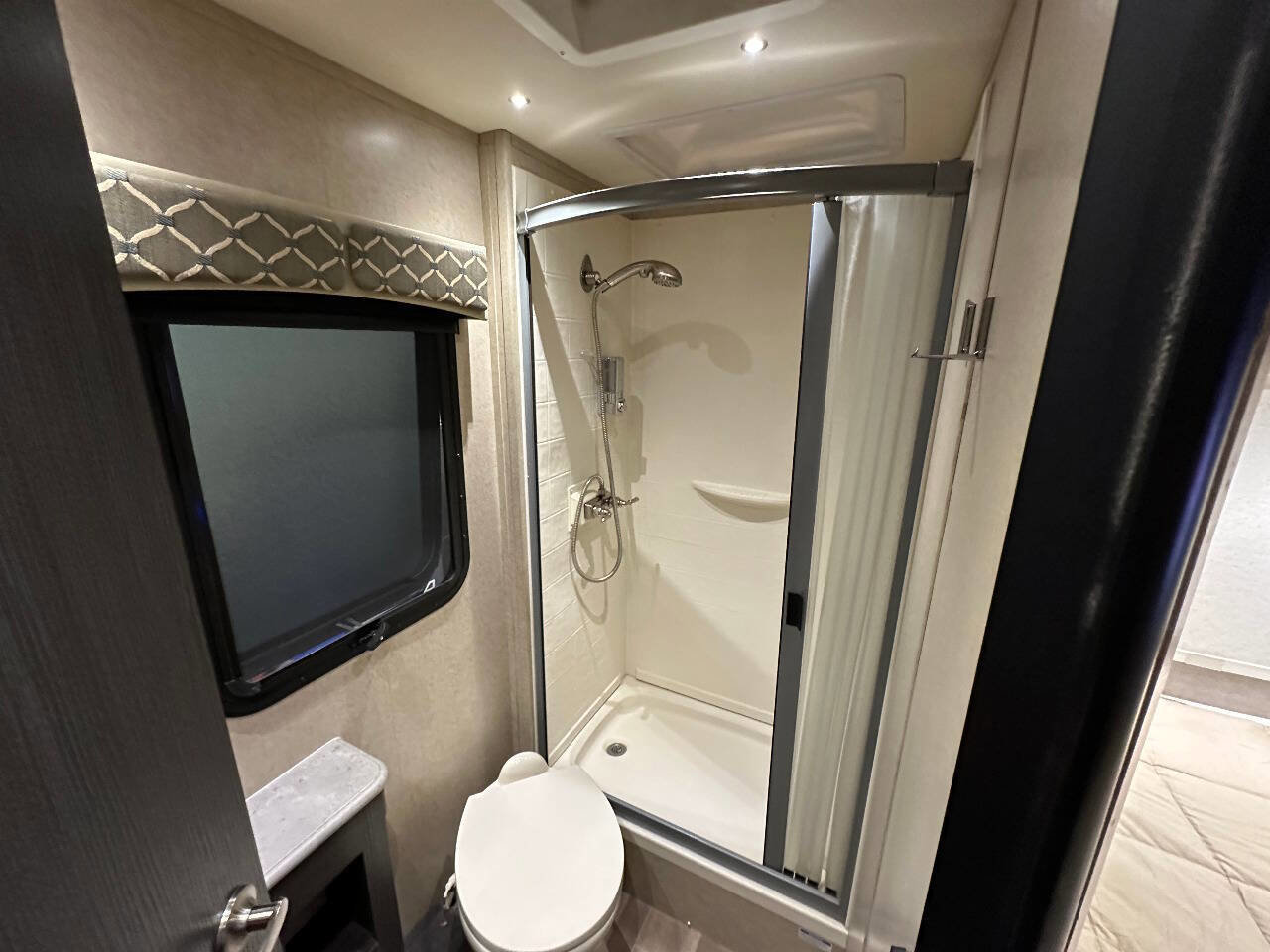 Used 2017 Mercedes-Benz Sprinter 3500 image 27