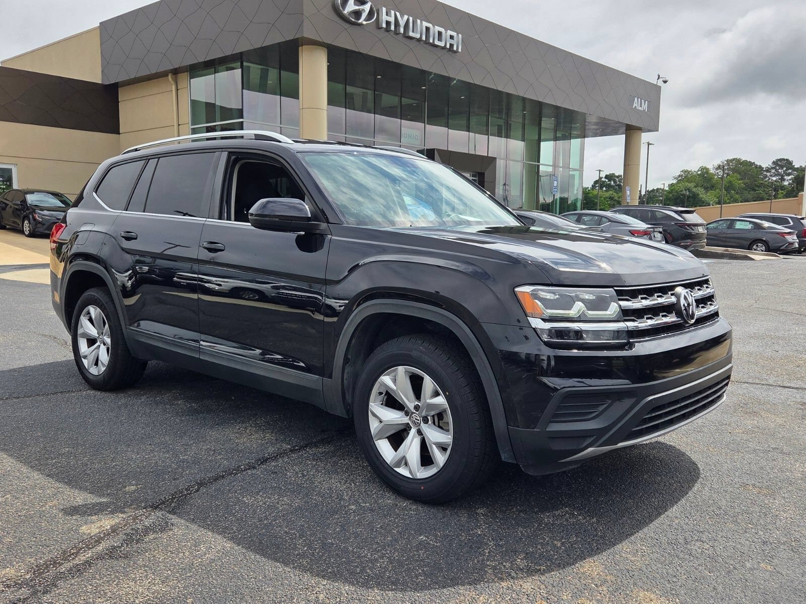 Used 2018 Volkswagen Atlas S FWD image 1