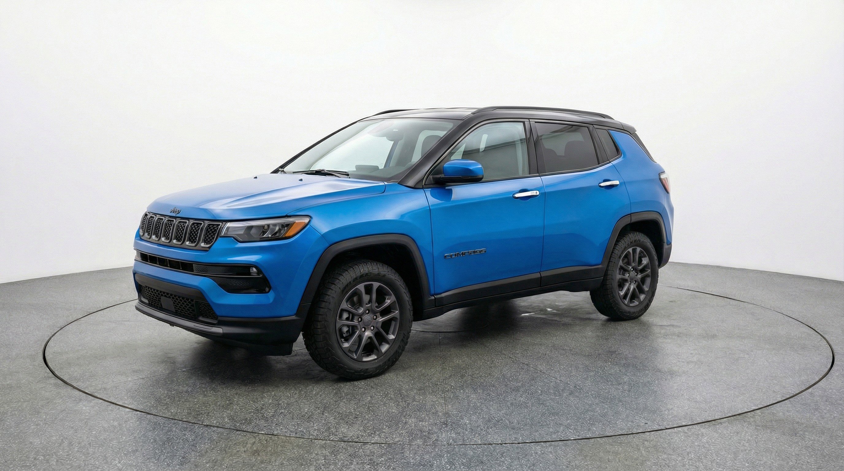 Used 2025 Jeep Compass Trailhawk image 3