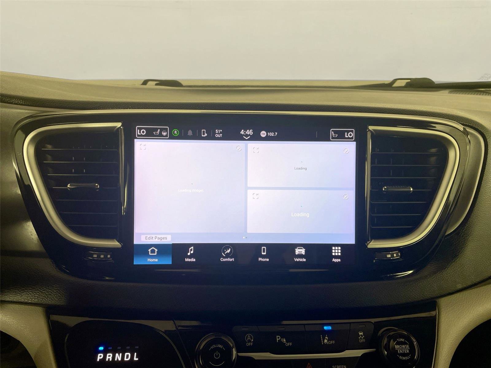 Used 2024 Chrysler Pacifica Touring-L image 14