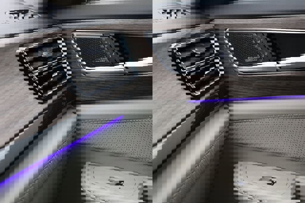 Used 2025 Volkswagen Atlas SEL Premium R-Line image 34