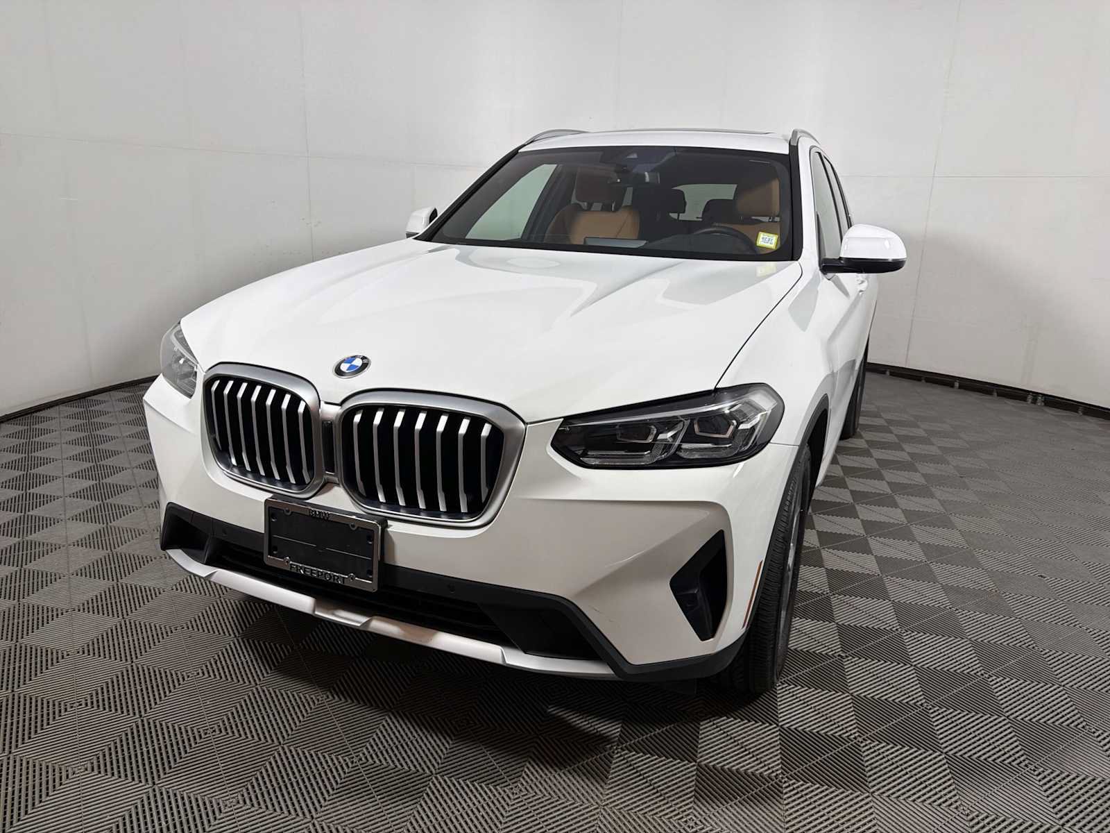 Used 2024 BMW X3 xDrive30i w/ Convenience Package AWD/4WD image 3