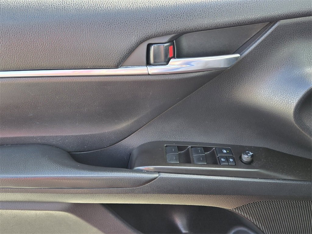 Used 2021 Toyota Camry SE image 26