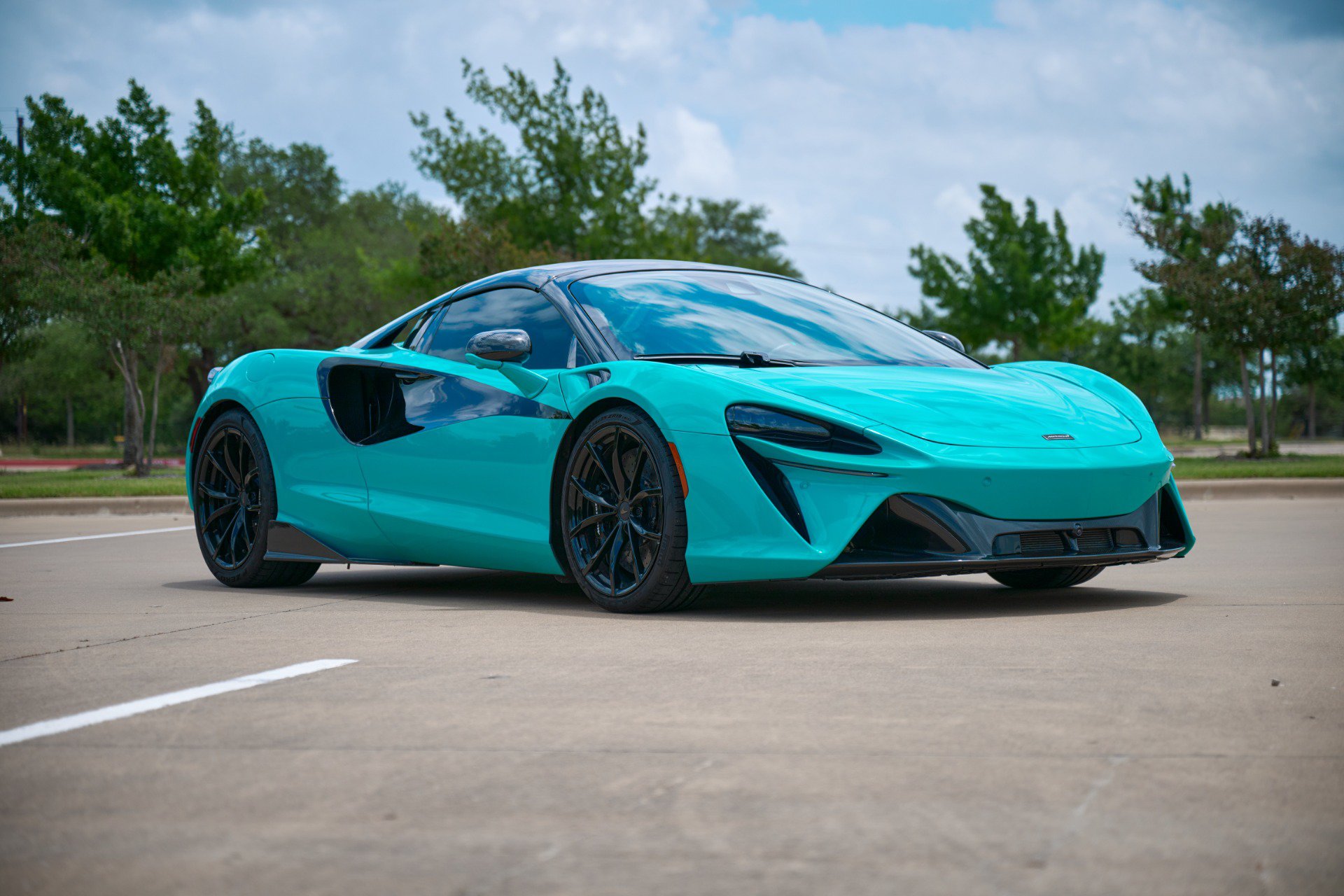 Used 2025 McLaren Artura Spider RWD image 11