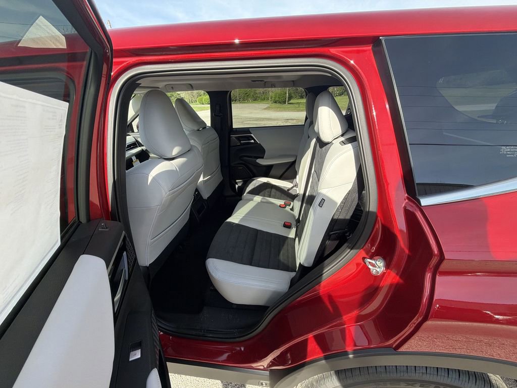 New 2026 Mitsubishi Outlander SE image 23