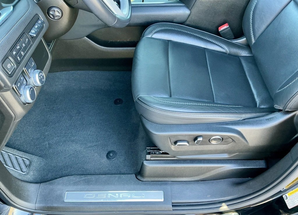 Used 2021 GMC Yukon XL Denali image 42