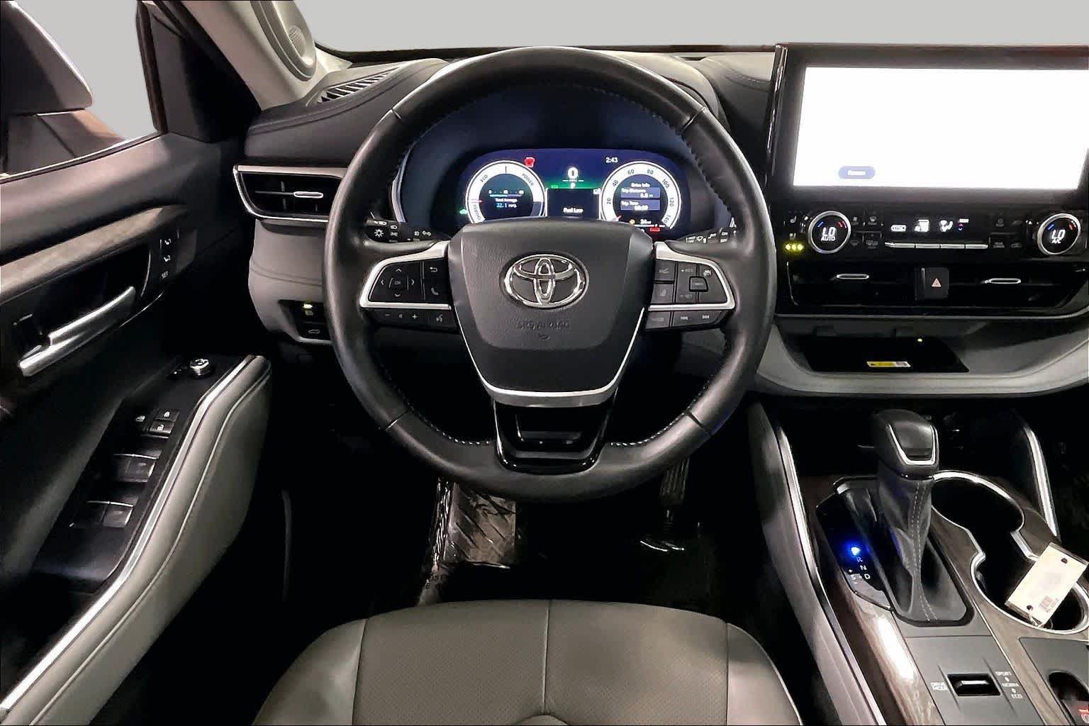 Used 2023 Toyota Highlander Limited AWD/4WD image 6