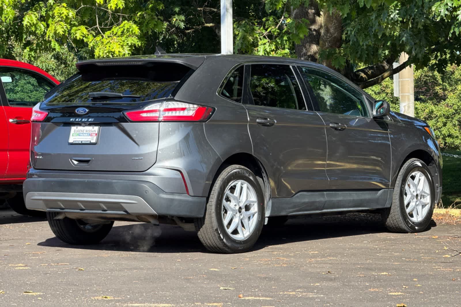 Used 2024 Ford Edge SEL AWD/4WD image 2