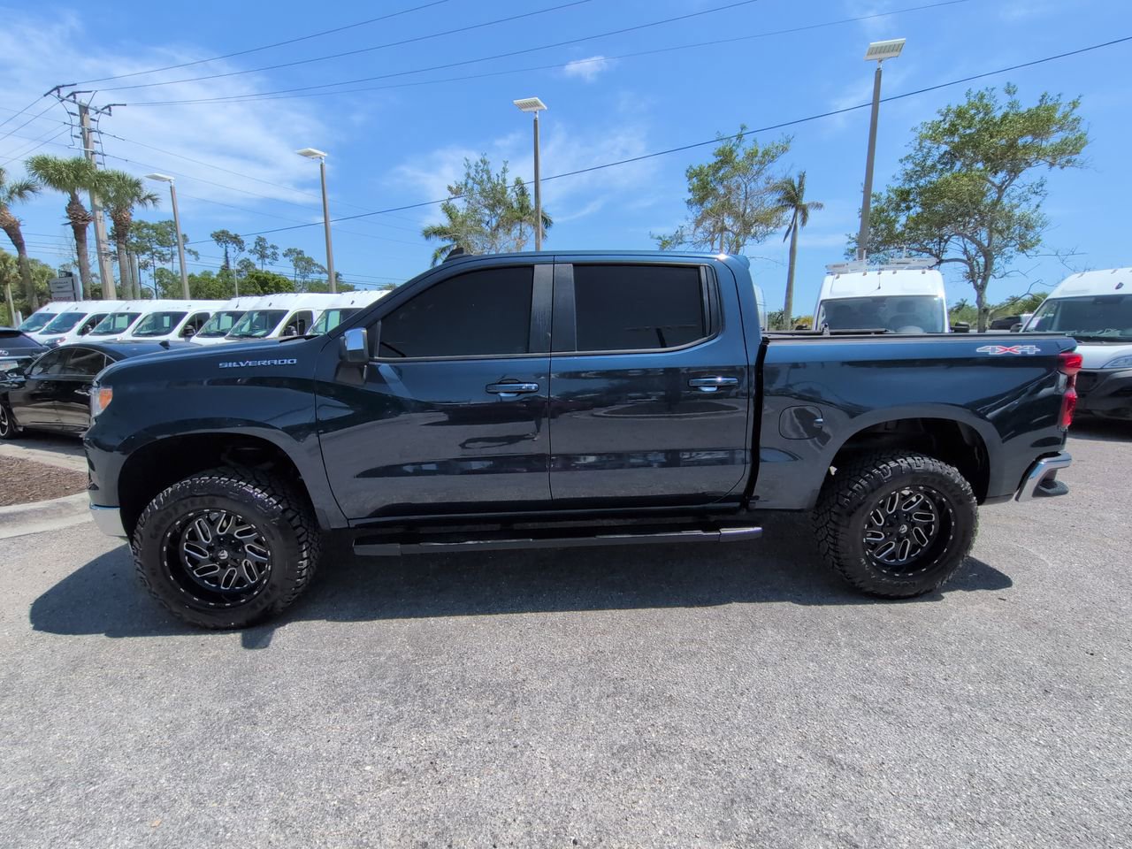 Used 2022 Chevrolet Silverado 1500 LT AWD/4WD image 8