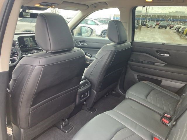 Used 2024 Nissan Pathfinder Platinum w/ Cargo Package image 25