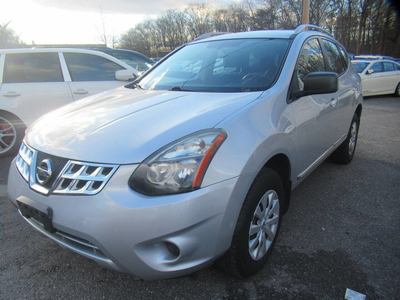 Used 2014 Nissan Rogue S w/ Convenience Package AWD/4WD image 4