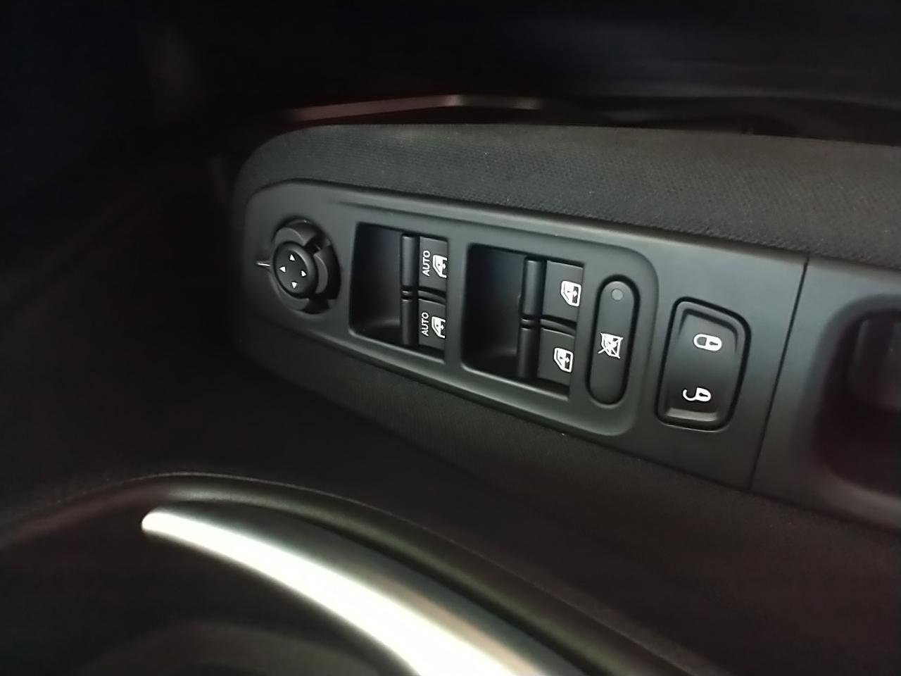 Used 2021 Jeep Renegade Latitude FWD image 23