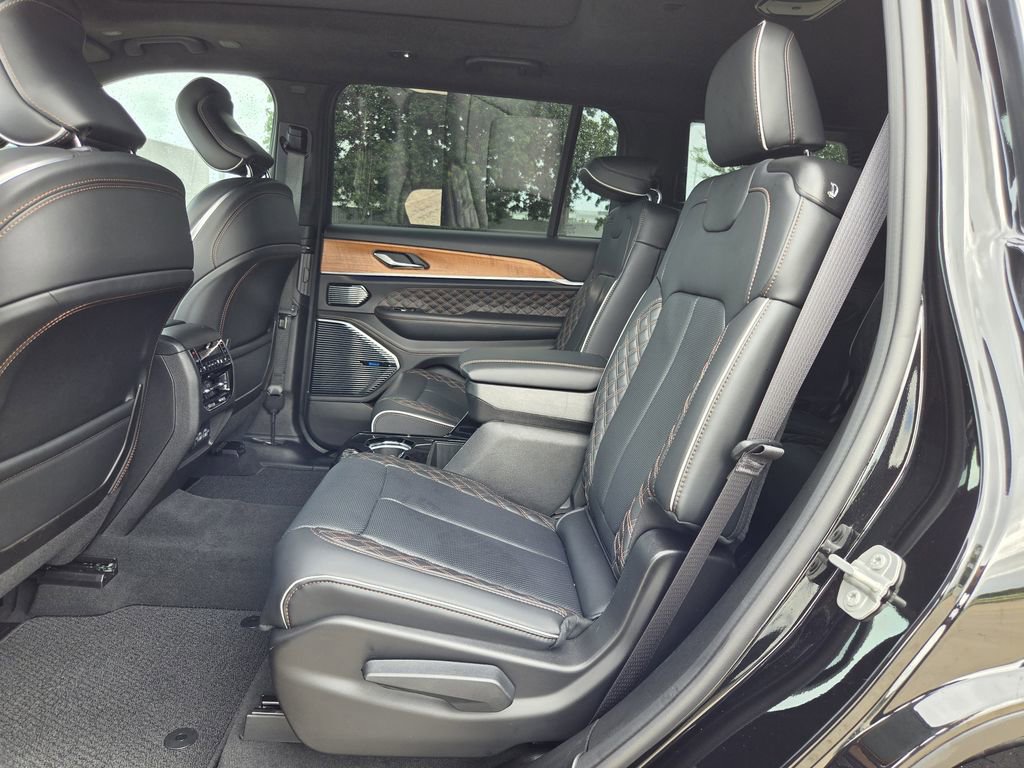 Used 2024 Jeep Grand Cherokee L Summit AWD/4WD image 28