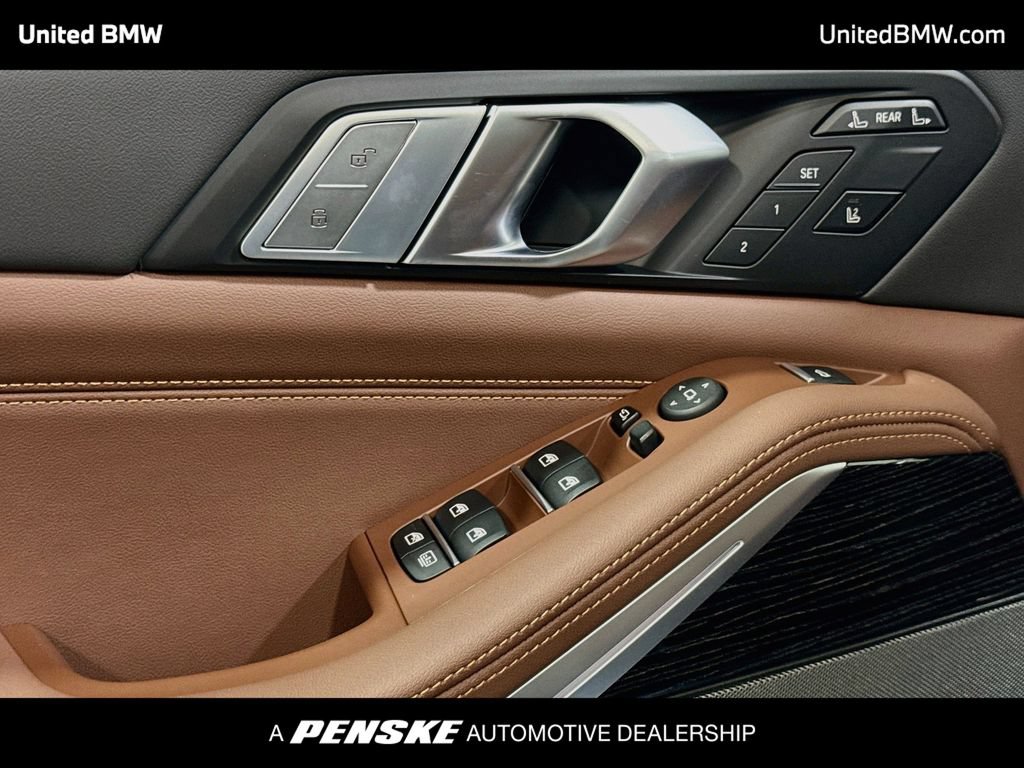 New 2027 BMW X7 xDrive40i w/ M Sport Package AWD/4WD image 3