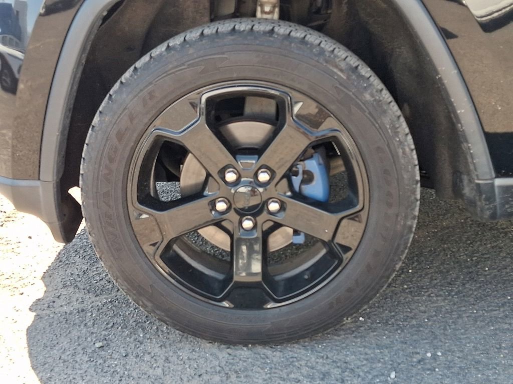 Used 2018 Jeep Grand Cherokee Laredo image 32