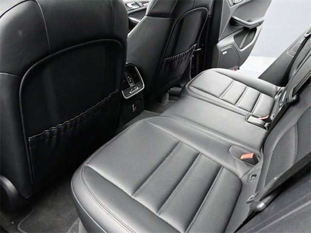 Used 2025 Porsche Macan image 18