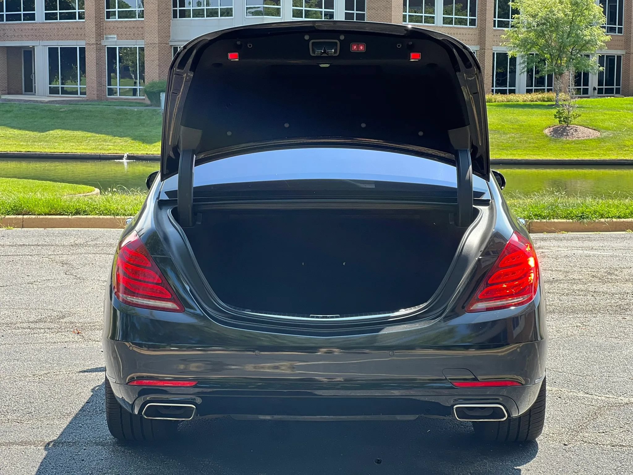 Used 2017 Mercedes-Benz S 550 4MATIC Sedan w/ Premium Package image 43