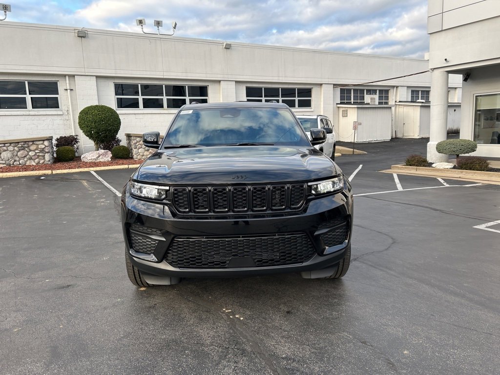 New 2025 Jeep Grand Cherokee image 7