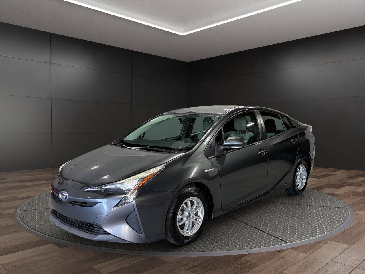 Used 2016 Toyota Prius Two FWD image 4