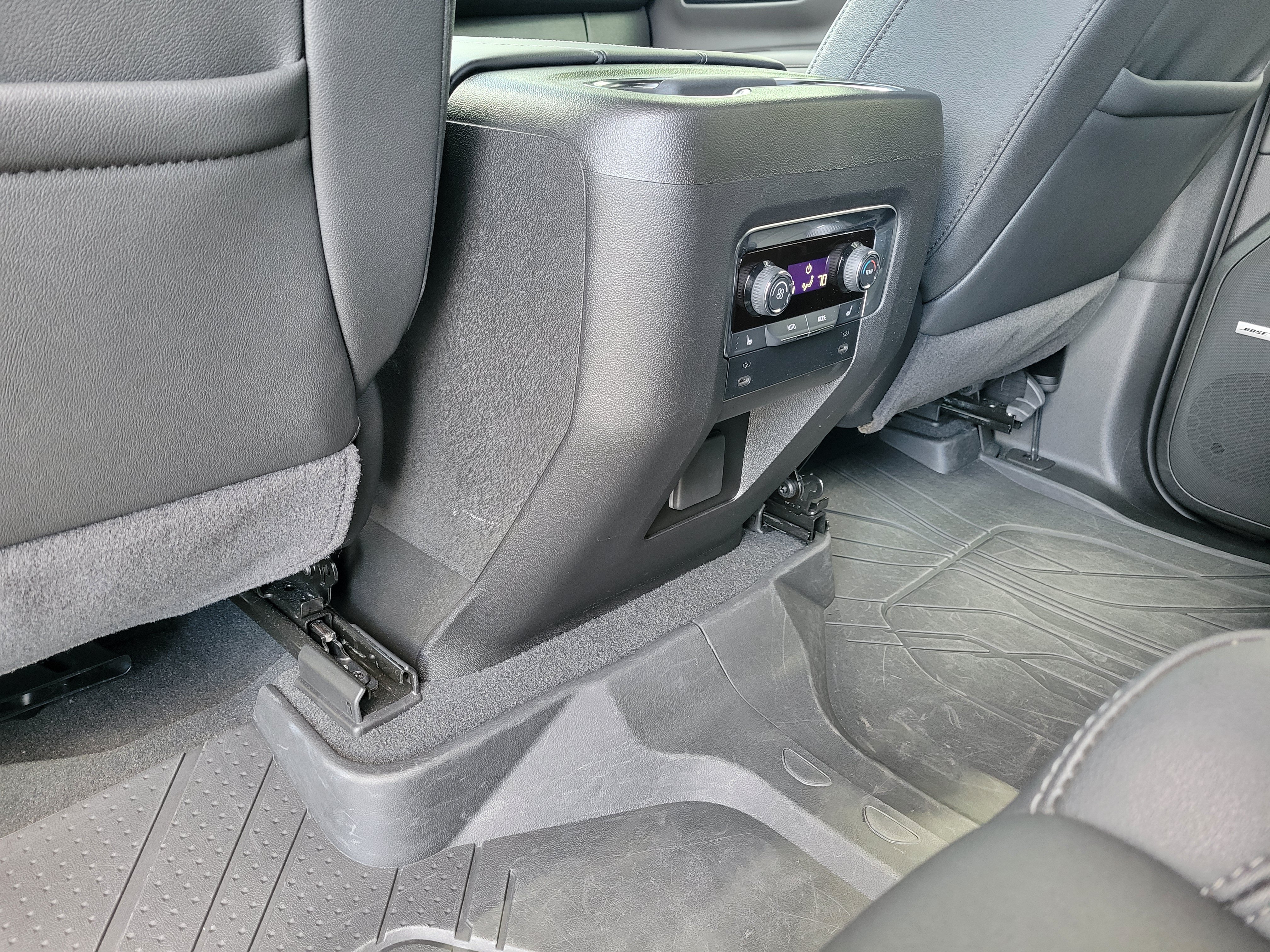 Used 2026 Chevrolet Suburban LT w/ Comfort Package RWD image 38