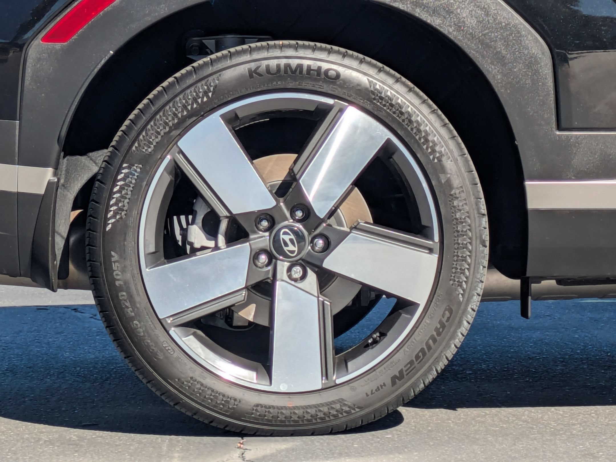 Certified 2024 Hyundai Santa Fe Limited FWD image 9